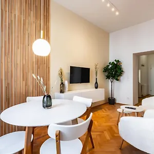  Apartament Classy And Elegant In A Calm Area