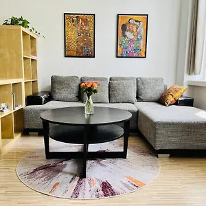 Apartment Lovely Nest! Just Beside Schoenbrunn Palace And Zoo!, Vienna